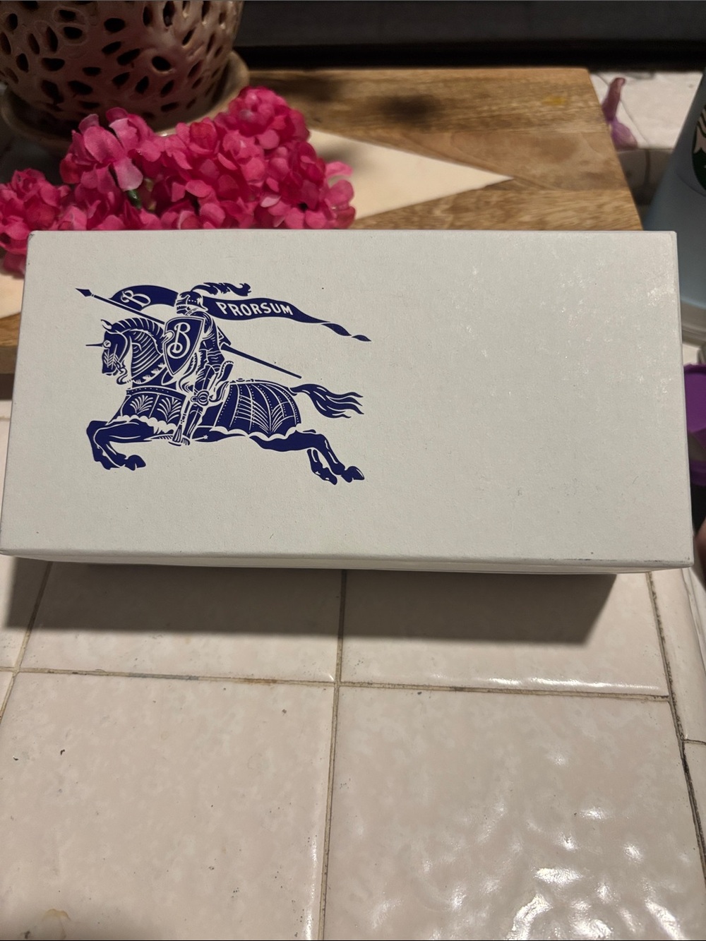 Burberry Box - Picture 1 of 8